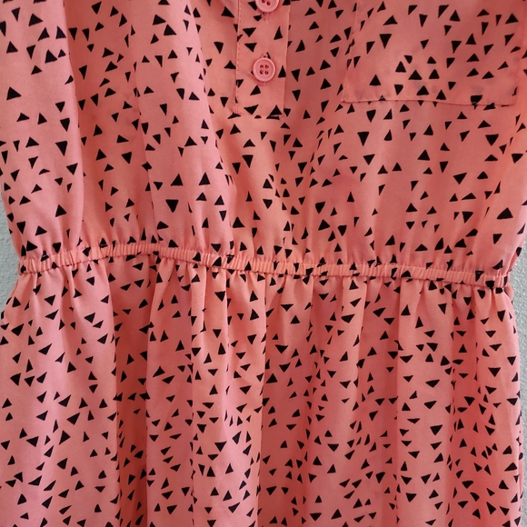 Cute Pink and Black Dress with Triangle Pattern - Picture 4 of 8